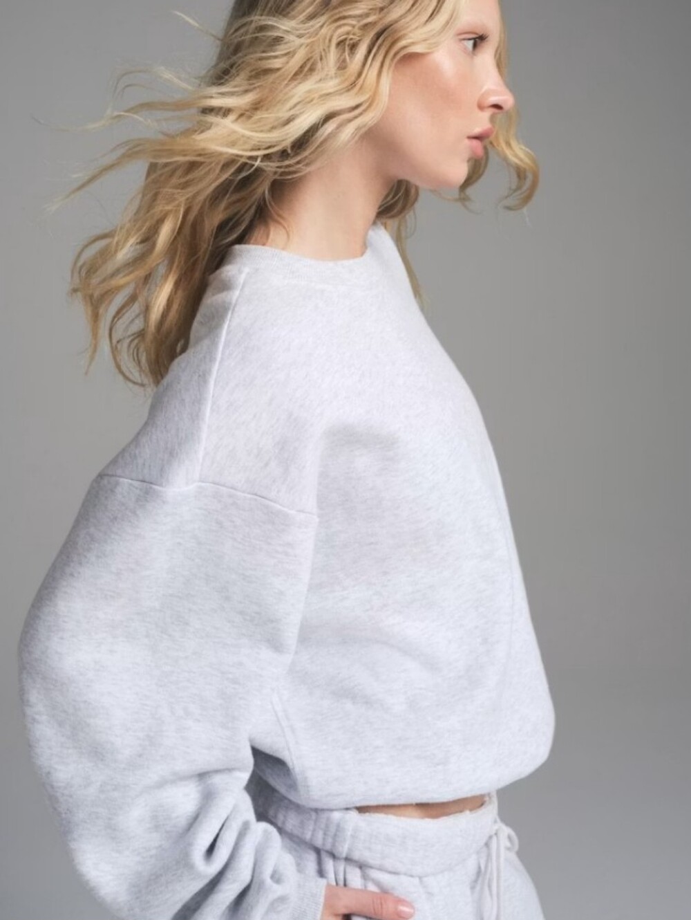 SKIMS Classic Women's Light Gray Crewneck Sweater - Picture 3 of 8